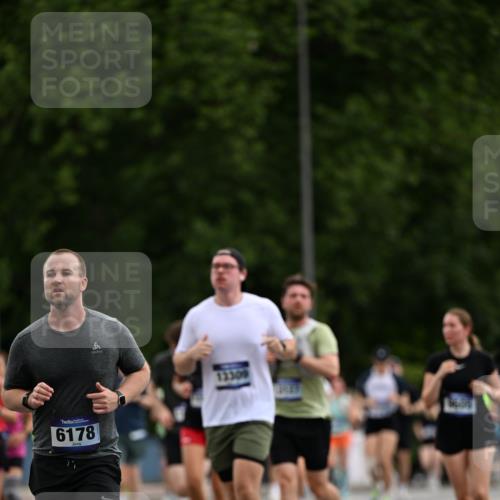 29.06.2025 - hella hamburg halbmarathon Dr. Thomas Lammeyer http://msf.ph/oto/8436090 29.06.2025 10:55:13 Kennedybrücke 1478, 2358, 2859, 3647, 4695, 4848, 5530, 6178, 7133, 7141, 7161, 7677, 8833, 8986, 9096, 9605, 10437, 11252 meine-sportfotos.de