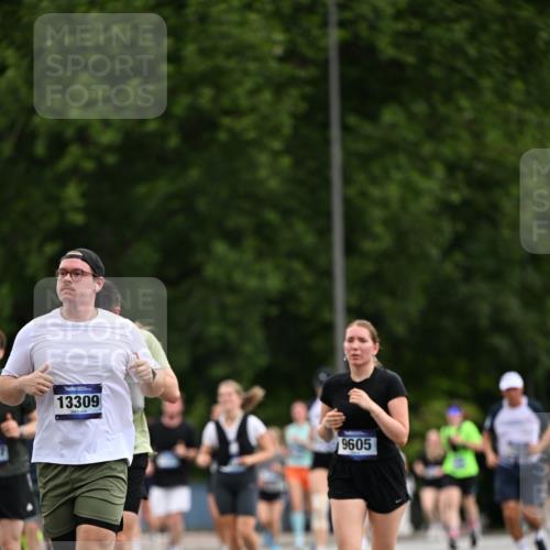 29.06.2025 - hella hamburg halbmarathon Dr. Thomas Lammeyer http://msf.ph/oto/8436163 29.06.2025 10:55:15 Kennedybrücke 1208, 1478, 2358, 2859, 3647, 4695, 4848, 5530, 6178, 7133, 7141, 7161, 7677, 8779, 8833, 8986, 9605, 10437, 11252 meine-sportfotos.de