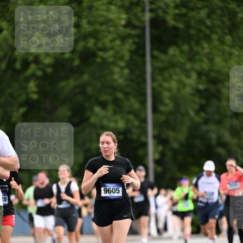 29.06.2025 - hella hamburg halbmarathon Dr. Thomas Lammeyer http://msf.ph/oto/8436204 29.06.2025 10:55:16 Kennedybrücke 1208, 1478, 2358, 2859, 3229, 3647, 4848, 5530, 6178, 7133, 7141, 7161, 7677, 8779, 8833, 8986, 9605, 10437, 11252 meine-sportfotos.de