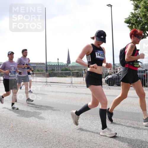 29.06.2025 - hella hamburg halbmarathon Lena Gebhardt http://msf.ph/oto/8436206 29.06.2025 10:45:06 Lombardsbrücke 39, 8907, 3570, 14325, 1024, 1273, 1629, 1685, 1798, 1924, 2007, 2674, 2779, 3160, 3164, 3570, 3879, 3993, 4099, 4102, 4186, 4215, 4275, 4337, 4504, 4820, 4851, 4968, 5099, 5108, 5190, 5339, 5355, 5636, 5949, 6509, 6763, 6788, 6841, 6888, 6911, 6980, 7699, 7912, 8582, 8594, 8605, 8762, 8907, 9036, 9084, 9085, 9331, 9333, 9397, 10225, 10562, 10566, 10668, 10707, 11272, 11314, 12198, 12318, 12332, 12334, 12394, 13039, 13261, 14681 meine-sportfotos.de