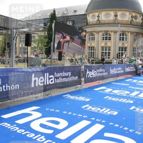 29.06.2025 - hella hamburg halbmarathon Michael Strokosch http://msf.ph/oto/8436245 29.06.2025 10:17:05 Ziel 4116, 16529 meine-sportfotos.de