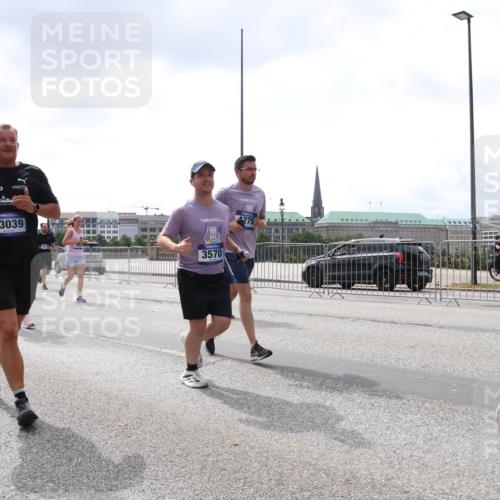 29.06.2025 - hella hamburg halbmarathon Lena Gebhardt http://msf.ph/oto/8436263 29.06.2025 10:45:07 Lombardsbrücke 13039, 4311, 3570, 4275, 1024, 1273, 1629, 1685, 1798, 1924, 2007, 2674, 2779, 3160, 3164, 3570, 3879, 3993, 4099, 4102, 4186, 4215, 4275, 4306, 4337, 4504, 4820, 4851, 5099, 5108, 5190, 5339, 5636, 5949, 6509, 6763, 6788, 6841, 6888, 6911, 6980, 7699, 7912, 8582, 8594, 8605, 8762, 8907, 9036, 9084, 9085, 9331, 9333, 10225, 10562, 10566, 10668, 10707, 11272, 11314, 12198, 12318, 12332, 12334, 12394, 13039, 13261, 14681 meine-sportfotos.de