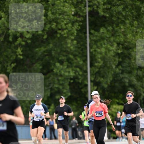 29.06.2025 - hella hamburg halbmarathon Dr. Thomas Lammeyer http://msf.ph/oto/8436264 29.06.2025 10:55:18 Kennedybrücke 1208, 1478, 2358, 2859, 3229, 3647, 4848, 5530, 6178, 7141, 8779, 8833, 8986, 9605, 10437, 11252 meine-sportfotos.de