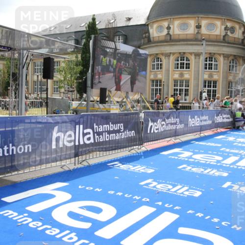29.06.2025 - hella hamburg halbmarathon Michael Strokosch http://msf.ph/oto/8436267 29.06.2025 10:17:11 Ziel 4116 meine-sportfotos.de