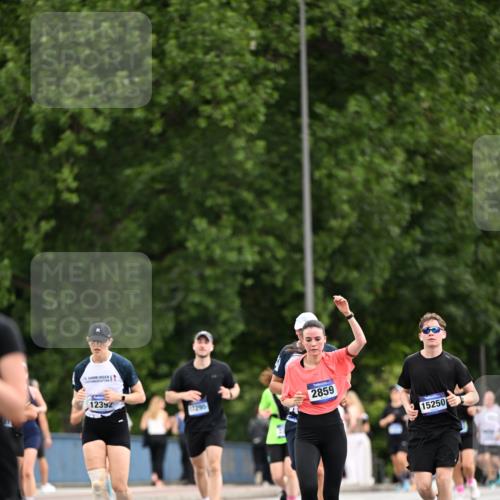 29.06.2025 - hella hamburg halbmarathon Dr. Thomas Lammeyer http://msf.ph/oto/8436283 29.06.2025 10:55:18 Kennedybrücke 1208, 1478, 2358, 2859, 3229, 3647, 4848, 5530, 6178, 7141, 8779, 8833, 8986, 9605, 10437, 11252 meine-sportfotos.de
