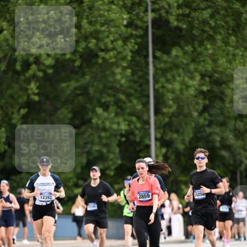29.06.2025 - hella hamburg halbmarathon Dr. Thomas Lammeyer http://msf.ph/oto/8436302 29.06.2025 10:55:18 Kennedybrücke 1208, 1478, 2358, 2859, 3229, 3647, 4848, 5530, 6178, 7141, 8779, 8833, 8986, 9605, 10437, 11252 meine-sportfotos.de