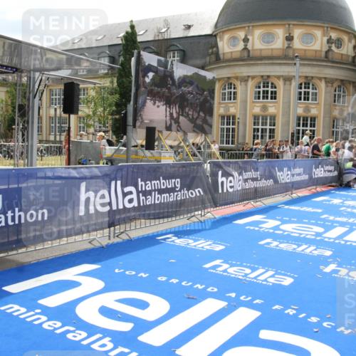 29.06.2025 - hella hamburg halbmarathon Michael Strokosch http://msf.ph/oto/8436314 29.06.2025 10:19:24 Ziel 2659, 13016 meine-sportfotos.de