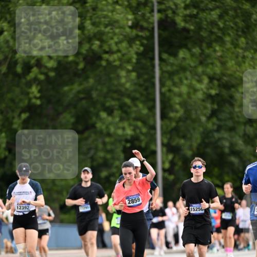 29.06.2025 - hella hamburg halbmarathon Dr. Thomas Lammeyer http://msf.ph/oto/8436316 29.06.2025 10:55:19 Kennedybrücke 1208, 1478, 2358, 2859, 3229, 3647, 4848, 5530, 6178, 7141, 8779, 8833, 8986, 9605, 10437, 11252 meine-sportfotos.de