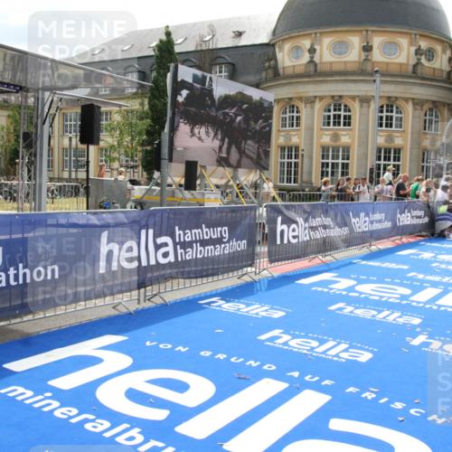 29.06.2025 - hella hamburg halbmarathon Michael Strokosch http://msf.ph/oto/8436330 29.06.2025 10:19:25 Ziel 2659, 13016 meine-sportfotos.de
