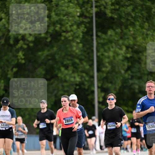 29.06.2025 - hella hamburg halbmarathon Dr. Thomas Lammeyer http://msf.ph/oto/8436338 29.06.2025 10:55:19 Kennedybrücke 1208, 1478, 2358, 2859, 3229, 3647, 4848, 5530, 6178, 7141, 8779, 8833, 8986, 9605, 10437, 11252 meine-sportfotos.de