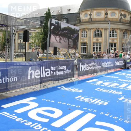 29.06.2025 - hella hamburg halbmarathon Michael Strokosch http://msf.ph/oto/8436345 29.06.2025 10:19:25 Ziel 2659, 13016 meine-sportfotos.de