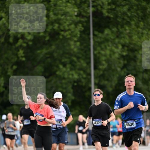 29.06.2025 - hella hamburg halbmarathon Dr. Thomas Lammeyer http://msf.ph/oto/8436355 29.06.2025 10:55:20 Kennedybrücke 1208, 1478, 2358, 2859, 3229, 3647, 4848, 5530, 6178, 7141, 7769, 8779, 8986, 9605, 10437, 11252 meine-sportfotos.de