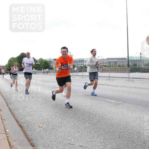 29.06.2025 - hella hamburg halbmarathon Lena Gebhardt http://msf.ph/oto/8436357 29.06.2025 10:09:22 Lombardsbrücke 13660, 4859, 1147, 1188, 1456, 1483, 1513, 1823, 1838, 2978, 4859, 5806, 5885, 6674, 7187, 7453, 8090, 9297, 9718, 9988, 10194, 10819, 11067, 11496, 12156, 12509, 12862, 13210, 13592, 13593, 13660, 14736, 15586, 15592, 15697, 16688, 17347, 18266, 18505, 18726, 18727, 19166 meine-sportfotos.de