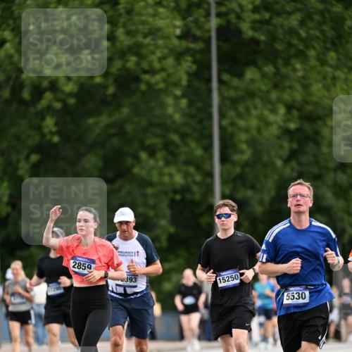 29.06.2025 - hella hamburg halbmarathon Dr. Thomas Lammeyer http://msf.ph/oto/8436363 29.06.2025 10:55:20 Kennedybrücke 1208, 1478, 2358, 2859, 3229, 3647, 4848, 5530, 6178, 7141, 7769, 8779, 8986, 9605, 10437, 11252 meine-sportfotos.de