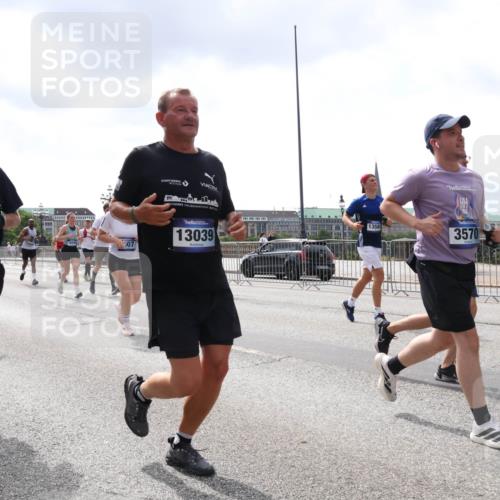 29.06.2025 - hella hamburg halbmarathon Lena Gebhardt http://msf.ph/oto/8436364 29.06.2025 10:45:07 Lombardsbrücke 1629, 17273, 18294, 07, 13039, 13580, 3570, 1024, 1273, 1629, 1685, 1798, 1924, 2007, 2674, 2779, 3160, 3164, 3570, 3879, 3993, 4099, 4102, 4186, 4215, 4275, 4306, 4337, 4504, 4820, 4851, 5099, 5108, 5190, 5339, 5636, 5949, 6509, 6763, 6788, 6841, 6888, 6911, 6980, 7699, 7912, 8582, 8594, 8605, 8762, 8907, 9036, 9084, 9085, 9331, 9333, 10225, 10562, 10566, 10668, 10707, 11272, 11314, 12198, 12318, 12332, 12334, 12394, 13039, 13261, 14681 meine-sportfotos.de