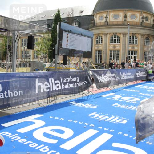 29.06.2025 - hella hamburg halbmarathon Michael Strokosch http://msf.ph/oto/8436367 29.06.2025 10:17:27 Ziel 18694 meine-sportfotos.de