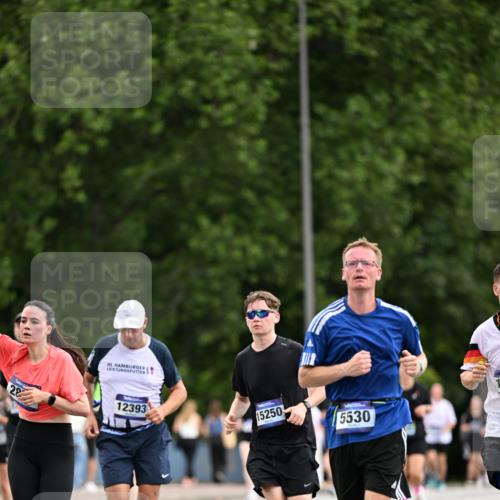 29.06.2025 - hella hamburg halbmarathon Dr. Thomas Lammeyer http://msf.ph/oto/8436390 29.06.2025 10:55:21 Kennedybrücke 1208, 2358, 2859, 3229, 3647, 4848, 5530, 6178, 7141, 7769, 8779, 8986, 9605, 10437, 11252 meine-sportfotos.de