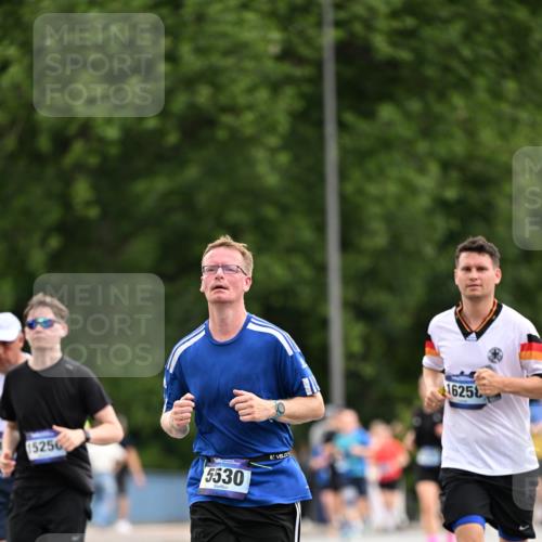 29.06.2025 - hella hamburg halbmarathon Dr. Thomas Lammeyer http://msf.ph/oto/8436432 29.06.2025 10:55:22 Kennedybrücke 1208, 2358, 2859, 3229, 3647, 4848, 5530, 6178, 7141, 7769, 8779, 8986, 9605, 11252 meine-sportfotos.de