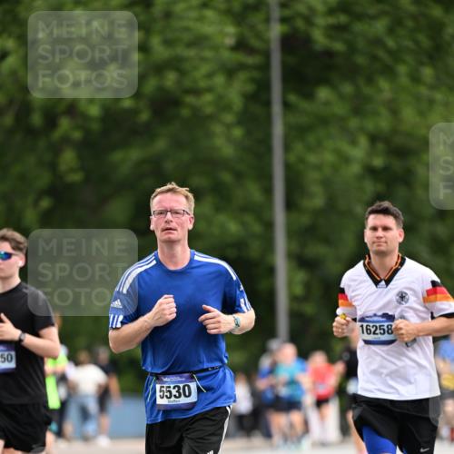 29.06.2025 - hella hamburg halbmarathon Dr. Thomas Lammeyer http://msf.ph/oto/8436437 29.06.2025 10:55:22 Kennedybrücke 1208, 2358, 2859, 3229, 3647, 4848, 5530, 6178, 7141, 7769, 8779, 8986, 9605, 11252 meine-sportfotos.de