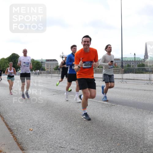 29.06.2025 - hella hamburg halbmarathon Lena Gebhardt http://msf.ph/oto/8436443 29.06.2025 10:09:22 Lombardsbrücke 13660, 4859, 1872, 1147, 1188, 1456, 1483, 1513, 1823, 1838, 2978, 4859, 5806, 5885, 6674, 7187, 7453, 8090, 9297, 9718, 9988, 10194, 10819, 11067, 11496, 12156, 12509, 12862, 13210, 13592, 13593, 13660, 14736, 15586, 15592, 15697, 16688, 17347, 18266, 18505, 18726, 18727, 19166 meine-sportfotos.de