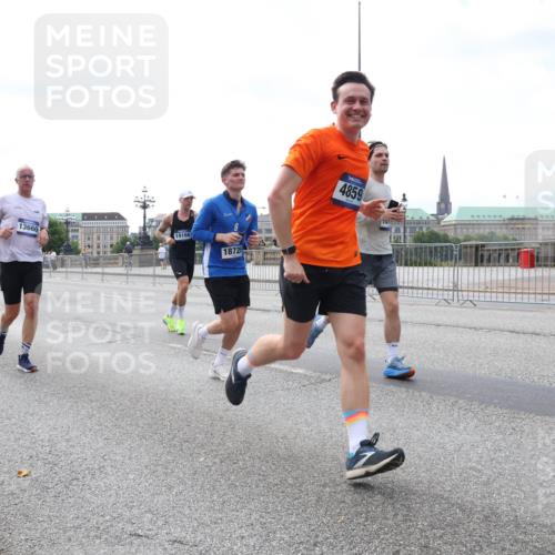 29.06.2025 - hella hamburg halbmarathon Lena Gebhardt http://msf.ph/oto/8436475 29.06.2025 10:09:23 Lombardsbrücke 13660, 19166, 18726, 4859, 1147, 1188, 1456, 1483, 1513, 1823, 1838, 2978, 4859, 5806, 5885, 6674, 7187, 7453, 8090, 9297, 9718, 9988, 10194, 10819, 11067, 11496, 12156, 12509, 12862, 13210, 13592, 13593, 13660, 14736, 15586, 15592, 15697, 16688, 17347, 18266, 18505, 18726, 18727, 19166 meine-sportfotos.de