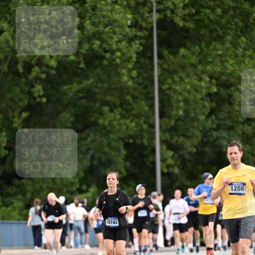 29.06.2025 - hella hamburg halbmarathon Dr. Thomas Lammeyer http://msf.ph/oto/8436550 29.06.2025 10:55:25 Kennedybrücke 1208, 2358, 2859, 3229, 4771, 4848, 5530, 6178, 7141, 7769, 8779, 9166, 9167, 9605, 9933, 11252 meine-sportfotos.de
