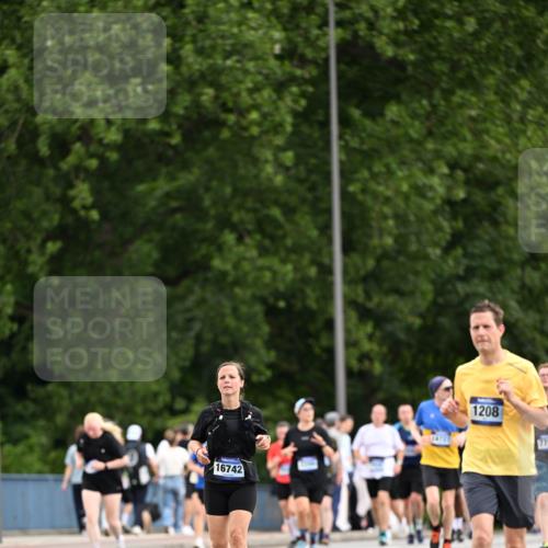 29.06.2025 - hella hamburg halbmarathon Dr. Thomas Lammeyer http://msf.ph/oto/8436567 29.06.2025 10:55:26 Kennedybrücke 1208, 2358, 2859, 3229, 4771, 4848, 5530, 6178, 7141, 7769, 8779, 9166, 9167, 9605, 9933, 11252 meine-sportfotos.de