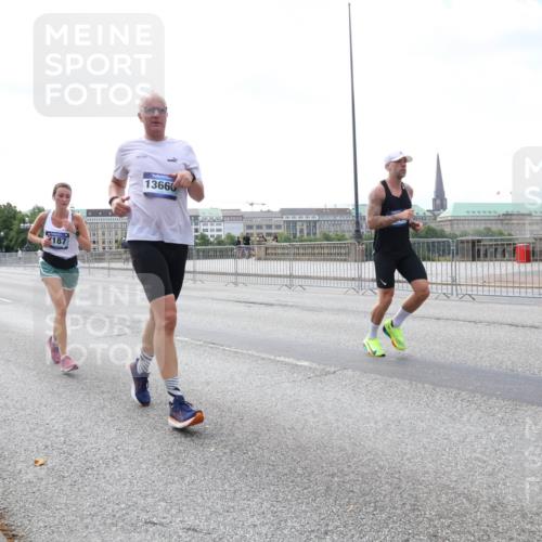 29.06.2025 - hella hamburg halbmarathon Lena Gebhardt http://msf.ph/oto/8436589 29.06.2025 10:09:24 Lombardsbrücke 187, 13660, 187, 1147, 1188, 1456, 1483, 1513, 1823, 1838, 2978, 4859, 5806, 5885, 6674, 7187, 7453, 8090, 9297, 9718, 9988, 10194, 10819, 11067, 11496, 12156, 12509, 12862, 13210, 13592, 13593, 13660, 14736, 15697, 16688, 16918, 17347, 18266, 18505, 18726, 18727, 19166 meine-sportfotos.de