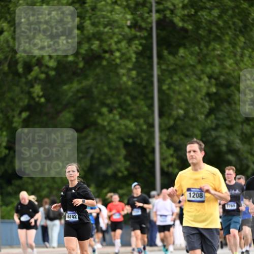 29.06.2025 - hella hamburg halbmarathon Dr. Thomas Lammeyer http://msf.ph/oto/8436601 29.06.2025 10:55:27 Kennedybrücke 1208, 2358, 2859, 3229, 4771, 4848, 5530, 6178, 7141, 7769, 8779, 9166, 9167, 9605, 9933, 11252 meine-sportfotos.de