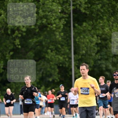 29.06.2025 - hella hamburg halbmarathon Dr. Thomas Lammeyer http://msf.ph/oto/8436615 29.06.2025 10:55:27 Kennedybrücke 1208, 2358, 2859, 3229, 4771, 4848, 5530, 6178, 7141, 7769, 8779, 9166, 9167, 9605, 9933, 11252 meine-sportfotos.de