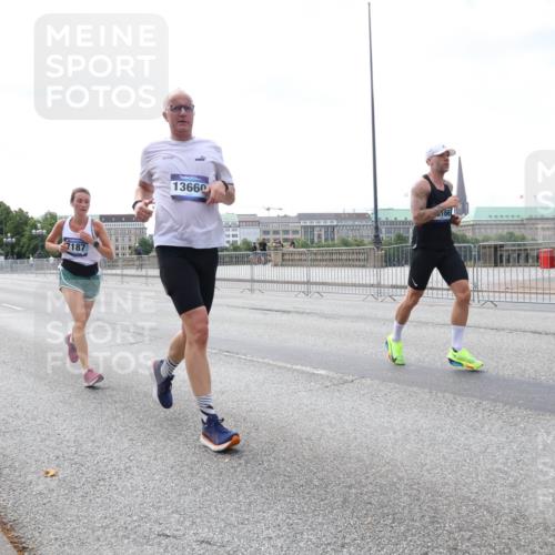 29.06.2025 - hella hamburg halbmarathon Lena Gebhardt http://msf.ph/oto/8436617 29.06.2025 10:09:24 Lombardsbrücke 7187, 13660, 166, 1147, 1188, 1456, 1483, 1513, 1823, 1838, 2978, 4859, 5806, 5885, 6674, 7187, 7453, 8090, 9297, 9718, 9988, 10194, 10819, 11067, 11496, 12156, 12509, 12862, 13210, 13592, 13593, 13660, 14736, 15697, 16688, 16918, 17347, 18266, 18505, 18726, 18727, 19166 meine-sportfotos.de