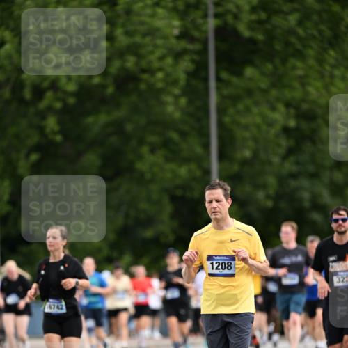 29.06.2025 - hella hamburg halbmarathon Dr. Thomas Lammeyer http://msf.ph/oto/8436625 29.06.2025 10:55:27 Kennedybrücke 1208, 2358, 2859, 3229, 4771, 4848, 5530, 6178, 7141, 7769, 8779, 9166, 9167, 9605, 9933, 11252 meine-sportfotos.de