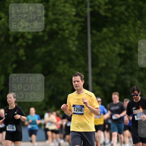 29.06.2025 - hella hamburg halbmarathon Dr. Thomas Lammeyer http://msf.ph/oto/8436641 29.06.2025 10:55:28 Kennedybrücke 1208, 1930, 2358, 2859, 3229, 4771, 4848, 5530, 6178, 7141, 7769, 8779, 9166, 9167, 9605, 9933, 11252 meine-sportfotos.de