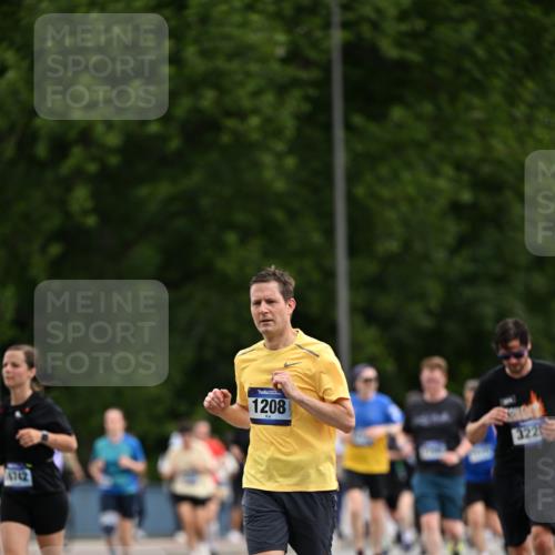 29.06.2025 - hella hamburg halbmarathon Dr. Thomas Lammeyer http://msf.ph/oto/8436648 29.06.2025 10:55:28 Kennedybrücke 1208, 1930, 2358, 2859, 3229, 4771, 4848, 5530, 6178, 7141, 7769, 8779, 9166, 9167, 9605, 9933, 11252 meine-sportfotos.de