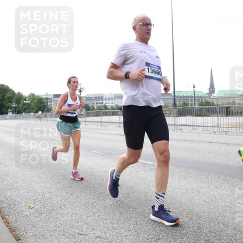 29.06.2025 - hella hamburg halbmarathon Lena Gebhardt http://msf.ph/oto/8436659 29.06.2025 10:09:24 Lombardsbrücke 13660, 19166, 1147, 1188, 1456, 1483, 1513, 1823, 1838, 2978, 4859, 5806, 5885, 6674, 7187, 7453, 8090, 9297, 9718, 9988, 10194, 10819, 11067, 11496, 12156, 12509, 12862, 13210, 13592, 13593, 13660, 14736, 15697, 16688, 16918, 17347, 18266, 18505, 18726, 18727, 19166 meine-sportfotos.de