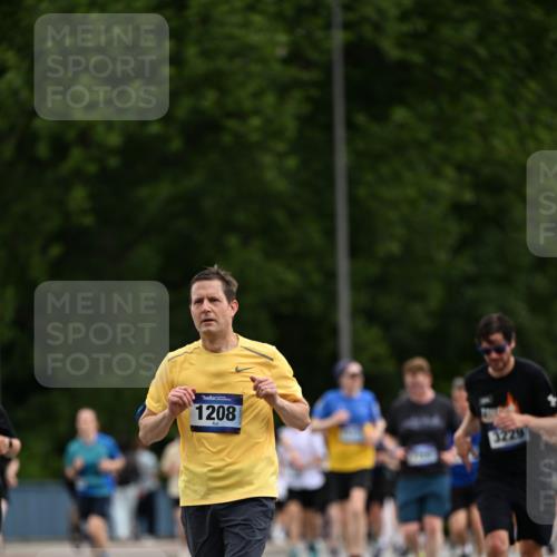 29.06.2025 - hella hamburg halbmarathon Dr. Thomas Lammeyer http://msf.ph/oto/8436666 29.06.2025 10:55:28 Kennedybrücke 1208, 1930, 2358, 2859, 3229, 4771, 4848, 5530, 6178, 7141, 7769, 8779, 9166, 9167, 9605, 9933, 11252 meine-sportfotos.de