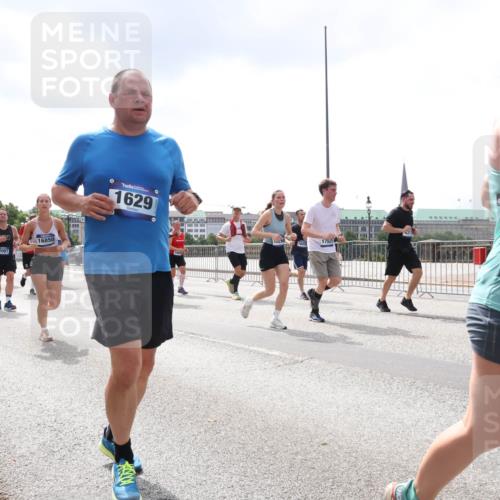 29.06.2025 - hella hamburg halbmarathon Lena Gebhardt http://msf.ph/oto/8436689 29.06.2025 10:45:10 Lombardsbrücke 2007, 16850, 1629, 1752, 1823, 1024, 1273, 1629, 1685, 1798, 1924, 2007, 2216, 2217, 2674, 2779, 3160, 3164, 3357, 3377, 3570, 3879, 3993, 4099, 4102, 4186, 4275, 4306, 4337, 4504, 4820, 4851, 5099, 5108, 5190, 5339, 5636, 5949, 6150, 6509, 6763, 6788, 6841, 6888, 6911, 6922, 6980, 7530, 7541, 7699, 7912, 8582, 8594, 8605, 8762, 8907, 9036, 9084, 9085, 9331, 9333, 9620, 10182, 10225, 10562, 10566, 10668, 10707, 11272, 11314, 12198, 12318, 12332, 12334, 12394, 13039, 13261 meine-sportfotos.de