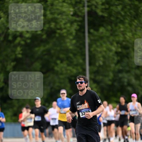 29.06.2025 - hella hamburg halbmarathon Dr. Thomas Lammeyer http://msf.ph/oto/8436729 29.06.2025 10:55:30 Kennedybrücke 1208, 1930, 2358, 2380, 2859, 3229, 3838, 4771, 4848, 5530, 7141, 7769, 8779, 9166, 9167, 9605, 9933, 11252 meine-sportfotos.de