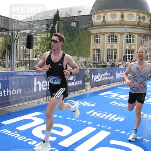 29.06.2025 - hella hamburg halbmarathon Michael Strokosch http://msf.ph/oto/8436772 29.06.2025 10:20:19 Ziel 54, 12678, 14302, 16245 meine-sportfotos.de