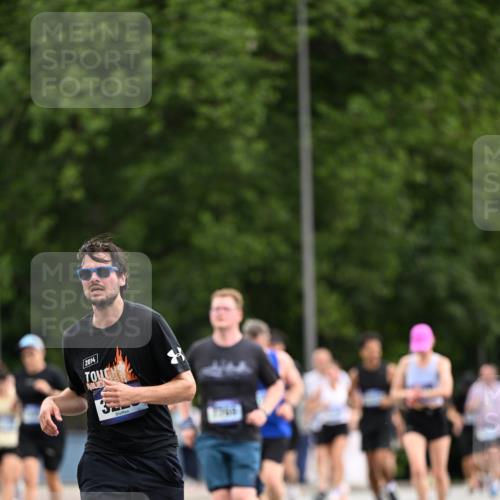 29.06.2025 - hella hamburg halbmarathon Dr. Thomas Lammeyer http://msf.ph/oto/8436800 29.06.2025 10:55:32 Kennedybrücke 1208, 1930, 2358, 2380, 2859, 3229, 3838, 4771, 4848, 5286, 5289, 5530, 7012, 7141, 7769, 7938, 8410, 8779, 9166, 9167, 9605, 9933, 10636, 11252 meine-sportfotos.de
