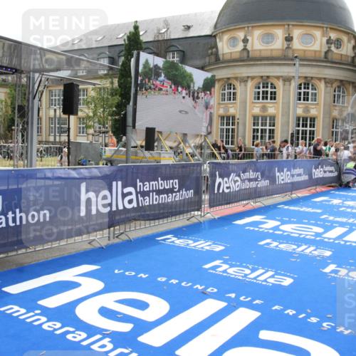 29.06.2025 - hella hamburg halbmarathon Michael Strokosch http://msf.ph/oto/8436817 29.06.2025 10:20:23 Ziel 12373, 16245 meine-sportfotos.de