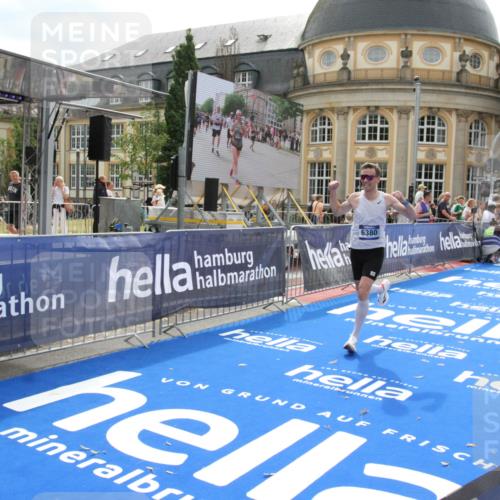 29.06.2025 - hella hamburg halbmarathon Michael Strokosch http://msf.ph/oto/8436831 29.06.2025 10:18:57 Ziel 6380, 11342 meine-sportfotos.de