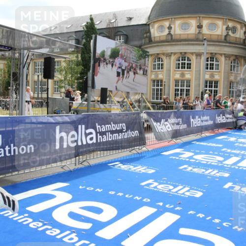 29.06.2025 - hella hamburg halbmarathon Michael Strokosch http://msf.ph/oto/8436872 29.06.2025 10:18:58 Ziel 6380, 11342 meine-sportfotos.de