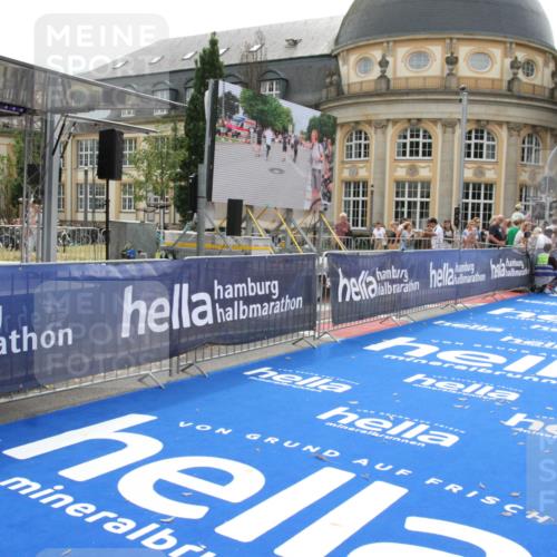 29.06.2025 - hella hamburg halbmarathon Michael Strokosch http://msf.ph/oto/8436921 29.06.2025 10:20:38 Ziel 15526 meine-sportfotos.de