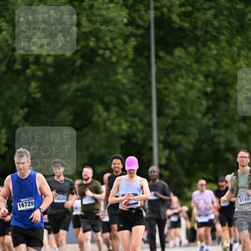 29.06.2025 - hella hamburg halbmarathon Dr. Thomas Lammeyer http://msf.ph/oto/8436922 29.06.2025 10:55:34 Kennedybrücke 1208, 1930, 2202, 2358, 2380, 2859, 3229, 3838, 4771, 5286, 5289, 5530, 7012, 7769, 7938, 8410, 8779, 9166, 9167, 9933, 10636, 11252 meine-sportfotos.de