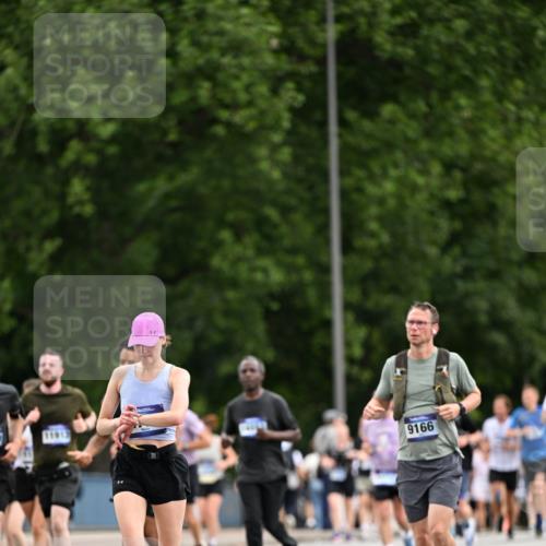 29.06.2025 - hella hamburg halbmarathon Dr. Thomas Lammeyer http://msf.ph/oto/8436987 29.06.2025 10:55:36 Kennedybrücke 1208, 1930, 2202, 2358, 2380, 2859, 3229, 3838, 4652, 4771, 5286, 5289, 5357, 5530, 7012, 7769, 7938, 8410, 8779, 9166, 9167, 9933, 10552, 10636, 11252 meine-sportfotos.de