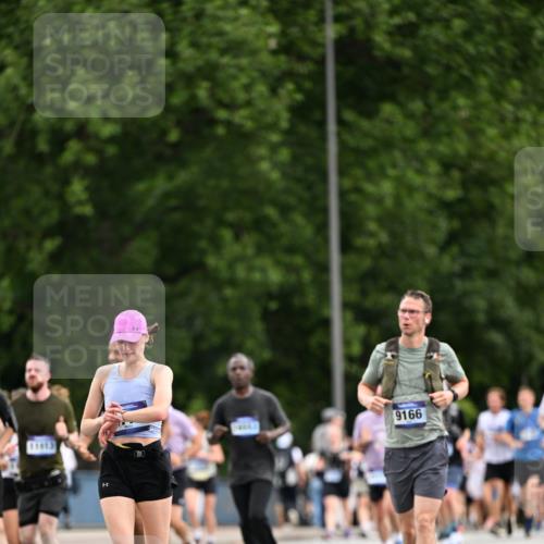 29.06.2025 - hella hamburg halbmarathon Dr. Thomas Lammeyer http://msf.ph/oto/8436997 29.06.2025 10:55:36 Kennedybrücke 1208, 1930, 2202, 2358, 2380, 2859, 3229, 3838, 4652, 4771, 5286, 5289, 5357, 5530, 7012, 7769, 7938, 8410, 8779, 9166, 9167, 9933, 10552, 10636, 11252 meine-sportfotos.de