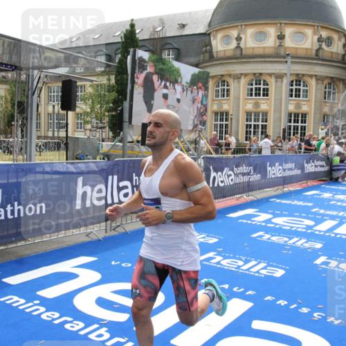 29.06.2025 - hella hamburg halbmarathon Michael Strokosch http://msf.ph/oto/8436998 29.06.2025 10:20:40 Ziel 15526 meine-sportfotos.de