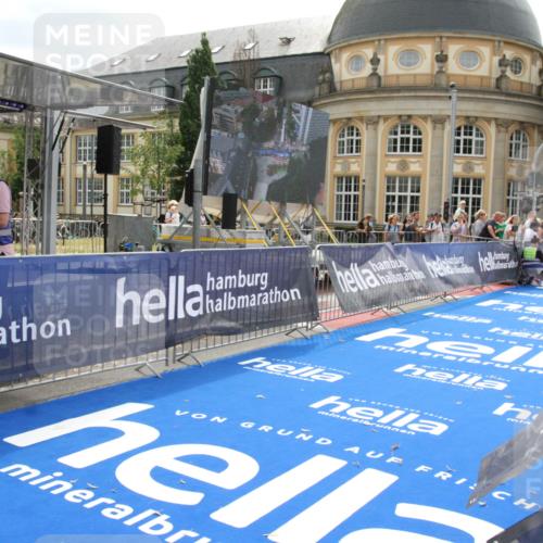 29.06.2025 - hella hamburg halbmarathon Michael Strokosch http://msf.ph/oto/8437018 29.06.2025 10:19:10 Ziel 53, 2144 meine-sportfotos.de