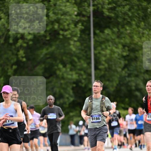 29.06.2025 - hella hamburg halbmarathon Dr. Thomas Lammeyer http://msf.ph/oto/8437020 29.06.2025 10:55:37 Kennedybrücke 1208, 1930, 2202, 2358, 2380, 2859, 3229, 3838, 4652, 4771, 5286, 5289, 5357, 7012, 7769, 7938, 8410, 8779, 9166, 9167, 9933, 10552, 10636, 11252 meine-sportfotos.de
